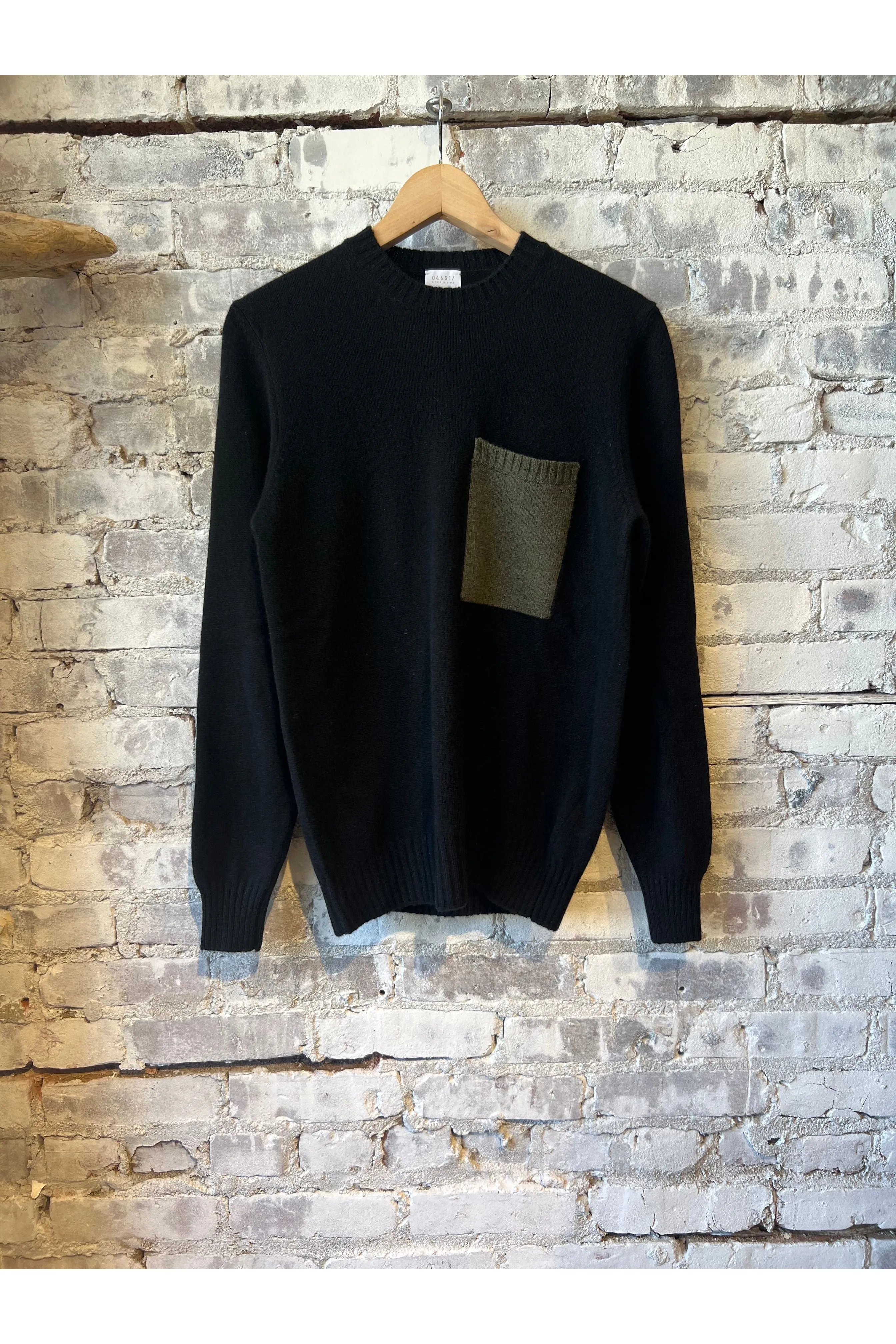 Cashmere Pocket Crew - Black/Olive