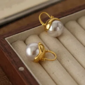 Chic Modern Vintage Pearl Drop Earrings