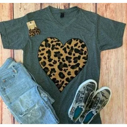 Leopard heart v-neck tee